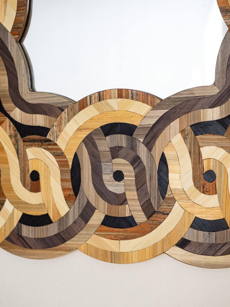 miroir artisanal et ornemental en marqueterie de paille, labyrinthe entrelacs étoile, design baptiste vandaele