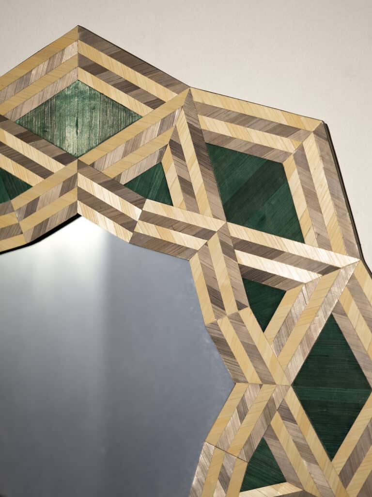 miroir artisanal et ornemental en marqueterie de paille, labyrinthe entrelacs étoile, design baptiste vandaele