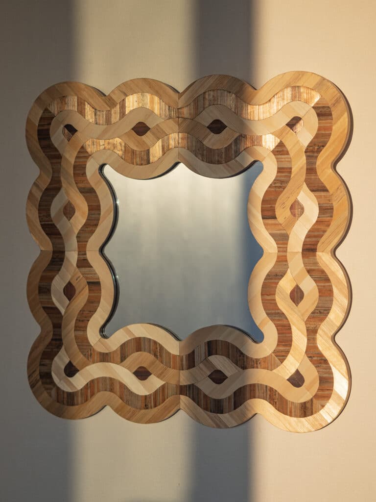 miroir artisanal et ornemental en marqueterie de paille, labyrinthe entrelacs, design baptiste vandaele