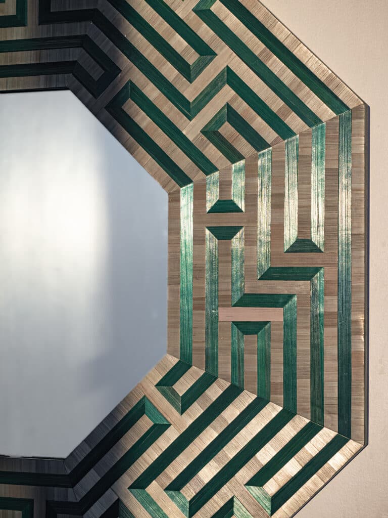 miroir artisanal et ornemental en marqueterie de paille, labyrinthe, design baptiste vandaele