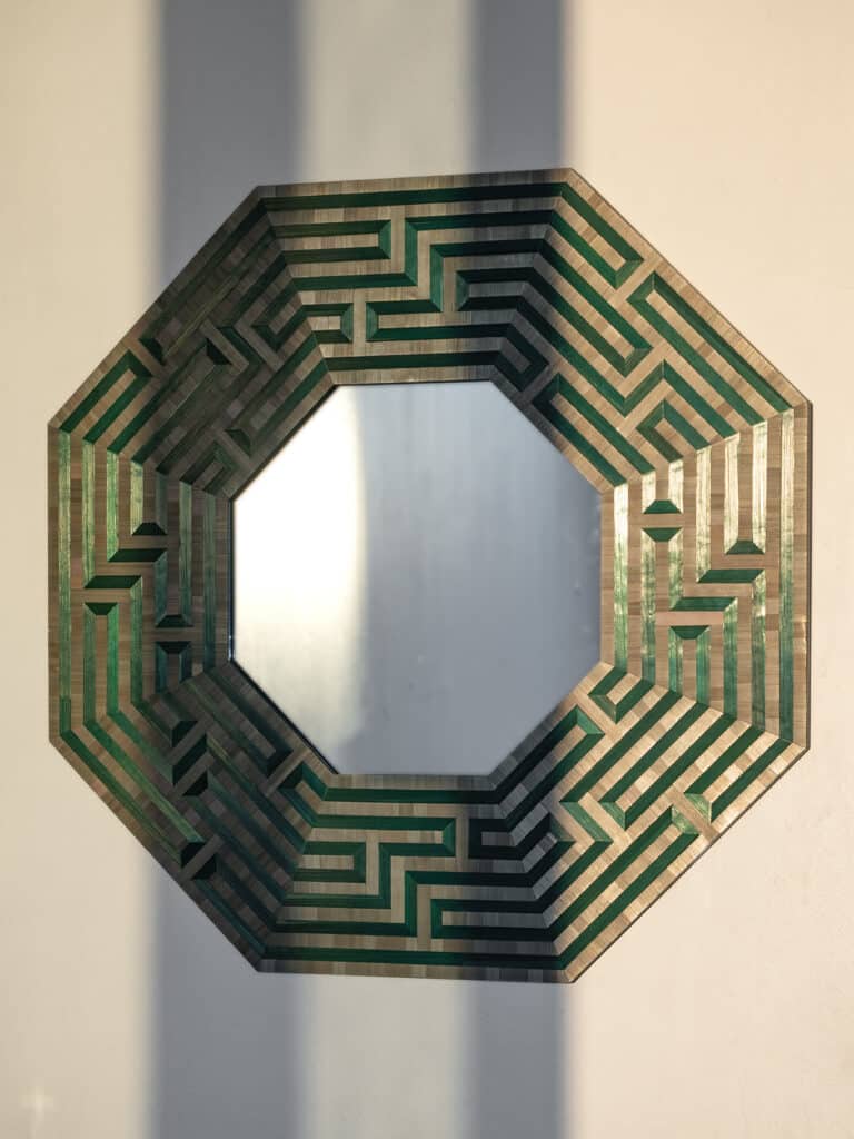 miroir artisanal et ornemental en marqueterie de paille, labyrinthe, design baptiste vandaele