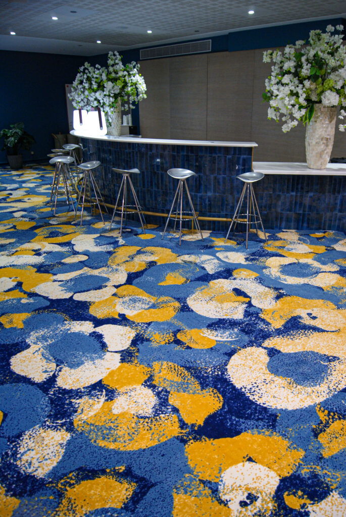 design textile moquette imprimée sur-mesure pour Accor, collection Brush avec Balsan, design Bloom par Baptiste Vandaele