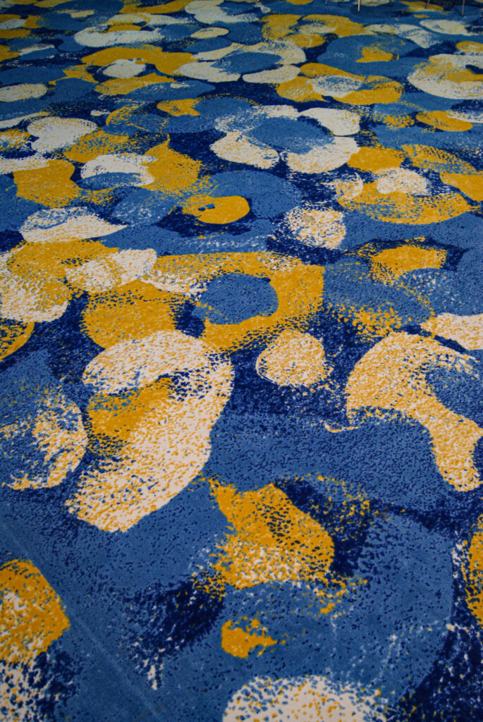 design textile moquette imprimée sur-mesure pour Accor, collection Brush avec Balsan, design Bloom par Baptiste Vandaele