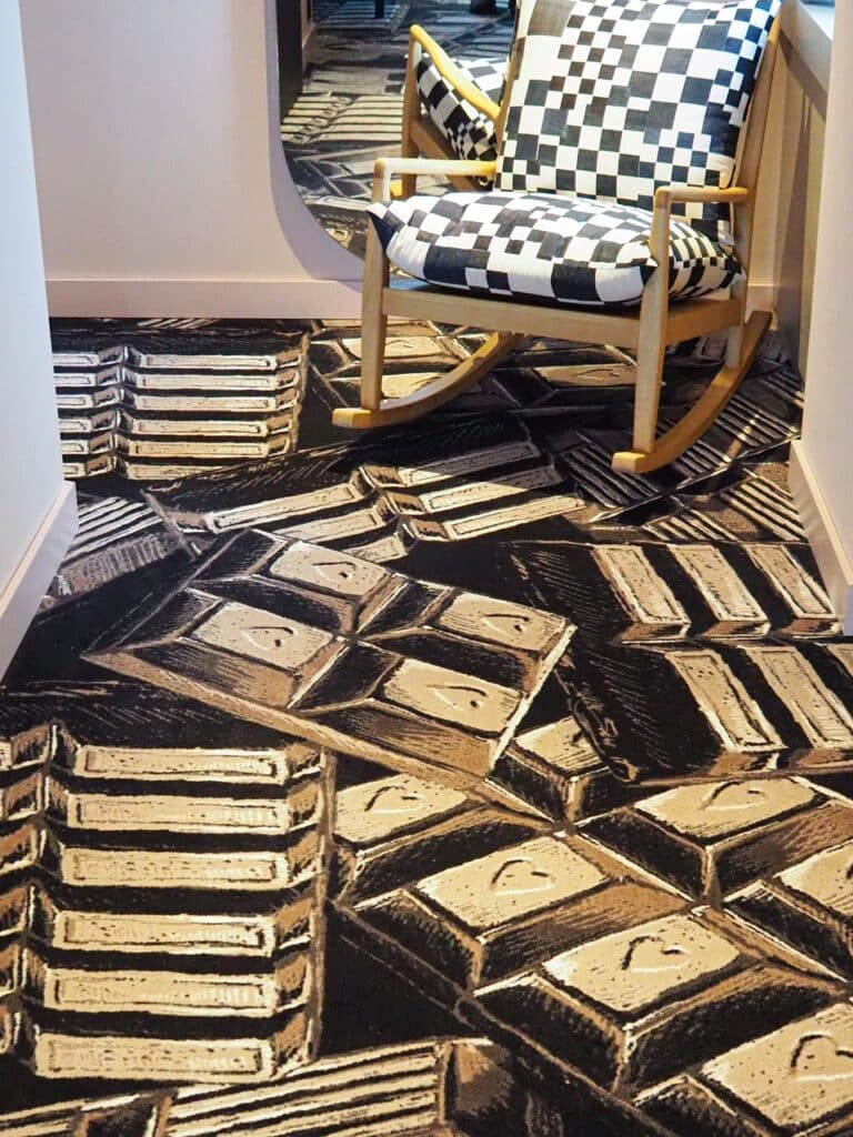 moquette imprimée sur-mesure pour les chambres de l'hôtel Mama Shelter Zürich, représentant des tablettes de chocolat, design baptiste vandaele